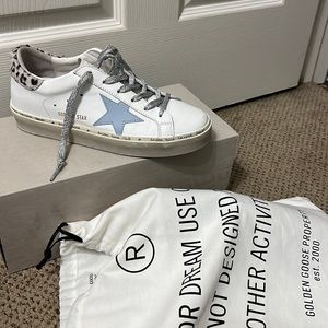 Golden Goose size 39, barely worn!